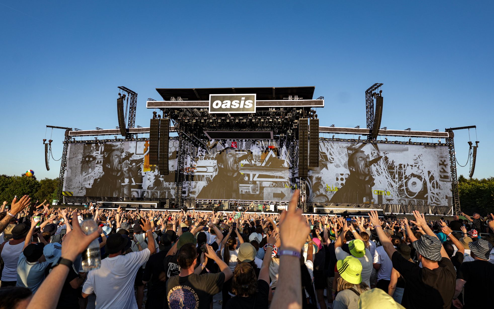 Who Is Supporting Oasis at Heaton Park