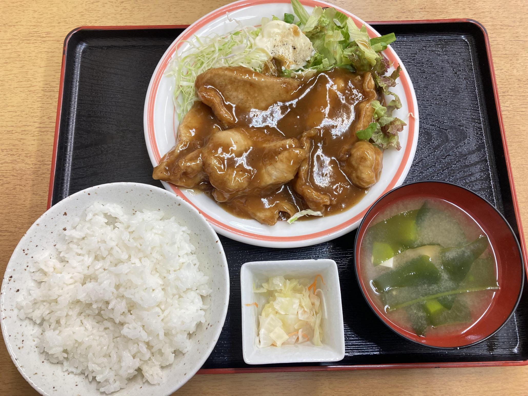 たか幸食堂のデカ盛りの真相！人気メニューと混雑回避法を徹底解剖