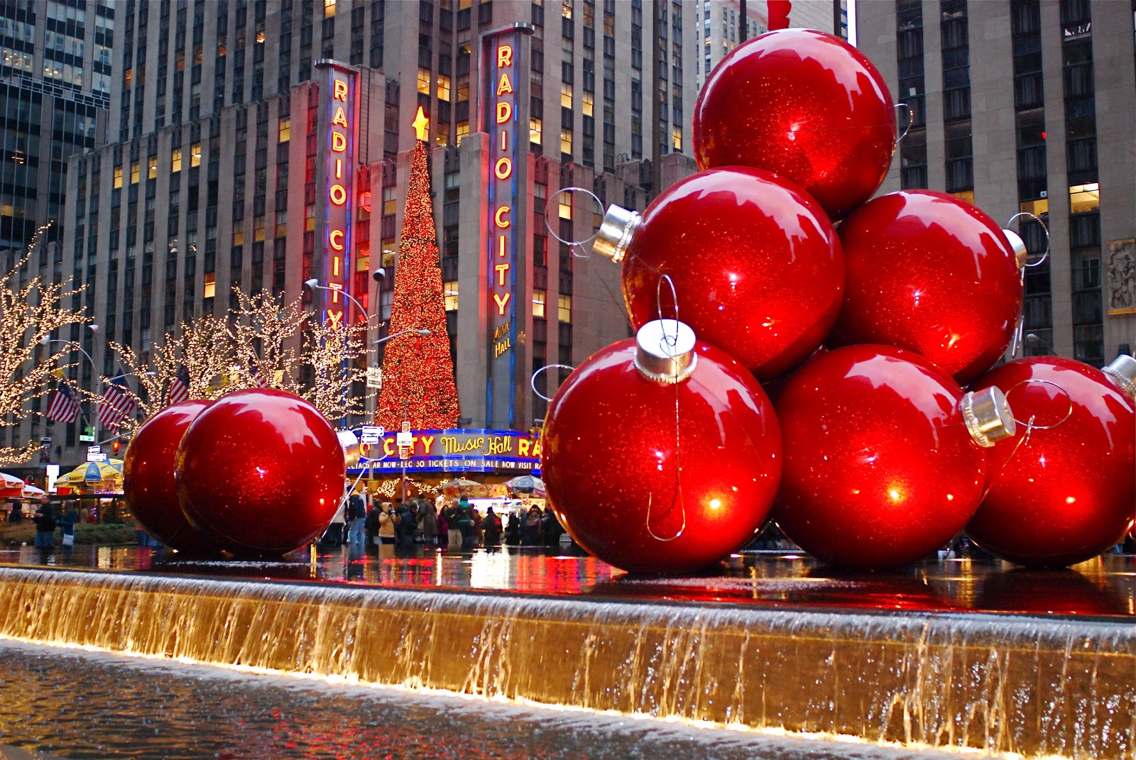New York When Do Christmas Decorations Go Up