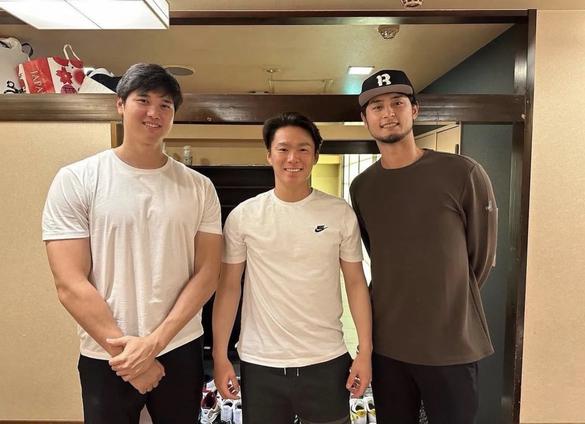 大谷翔平の肩幅は推定60Cm超え？特注スーツ裏側と肉体の進化