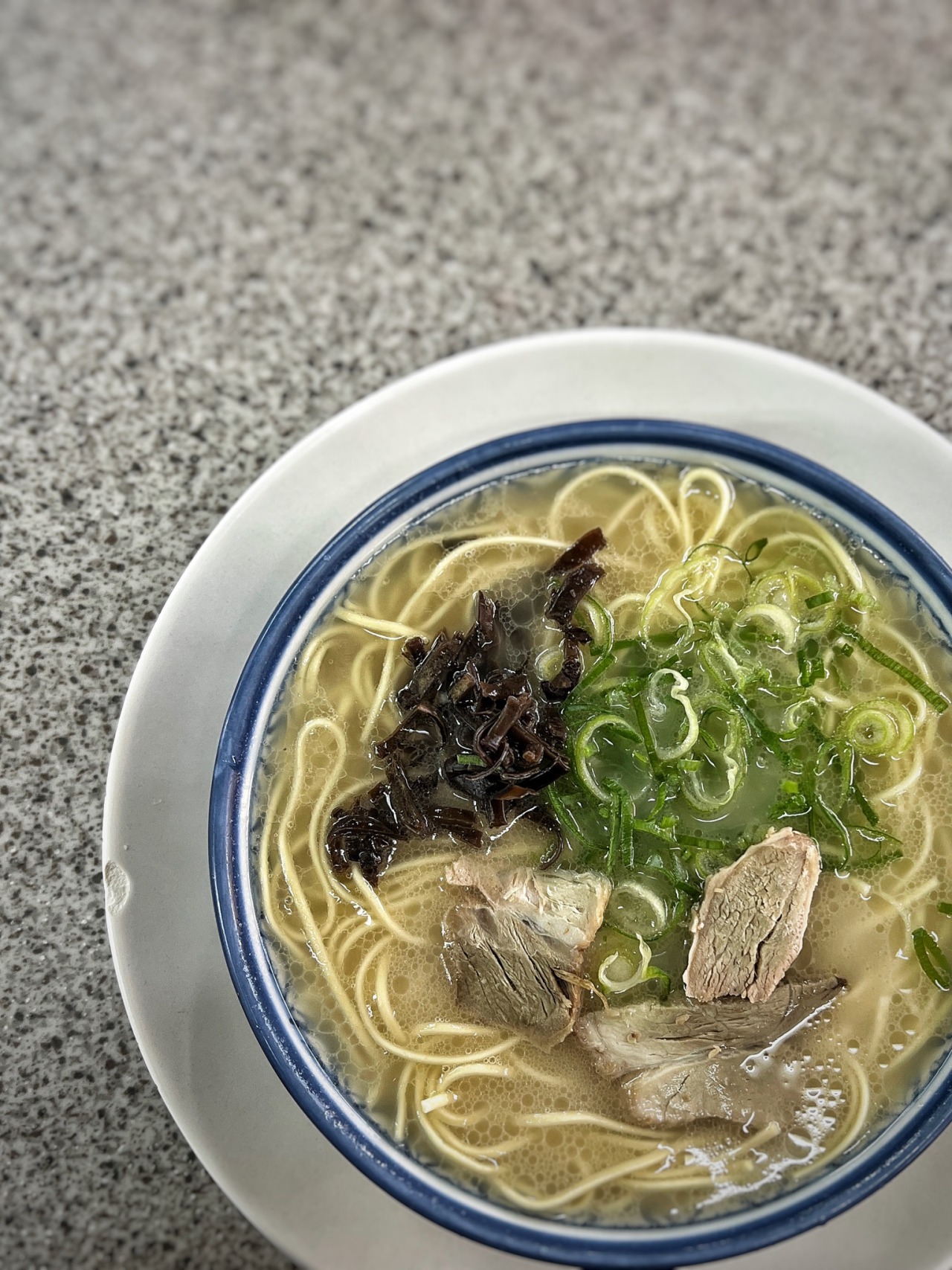 博多ラーメンしばらく福重店の魅力｜伝統の豚骨とおでん最新情報