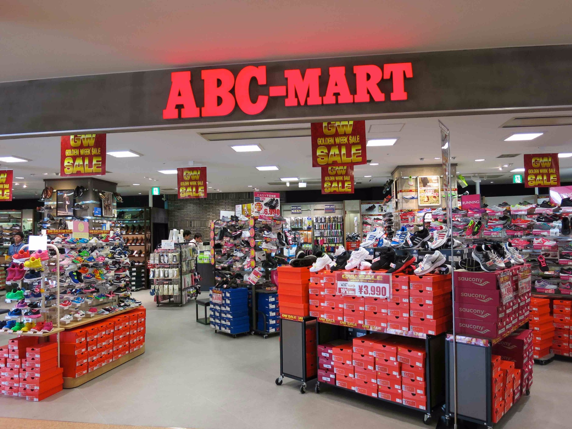 苫小牧Abcマート限定スニーカー速報！セールと在庫の攻略法