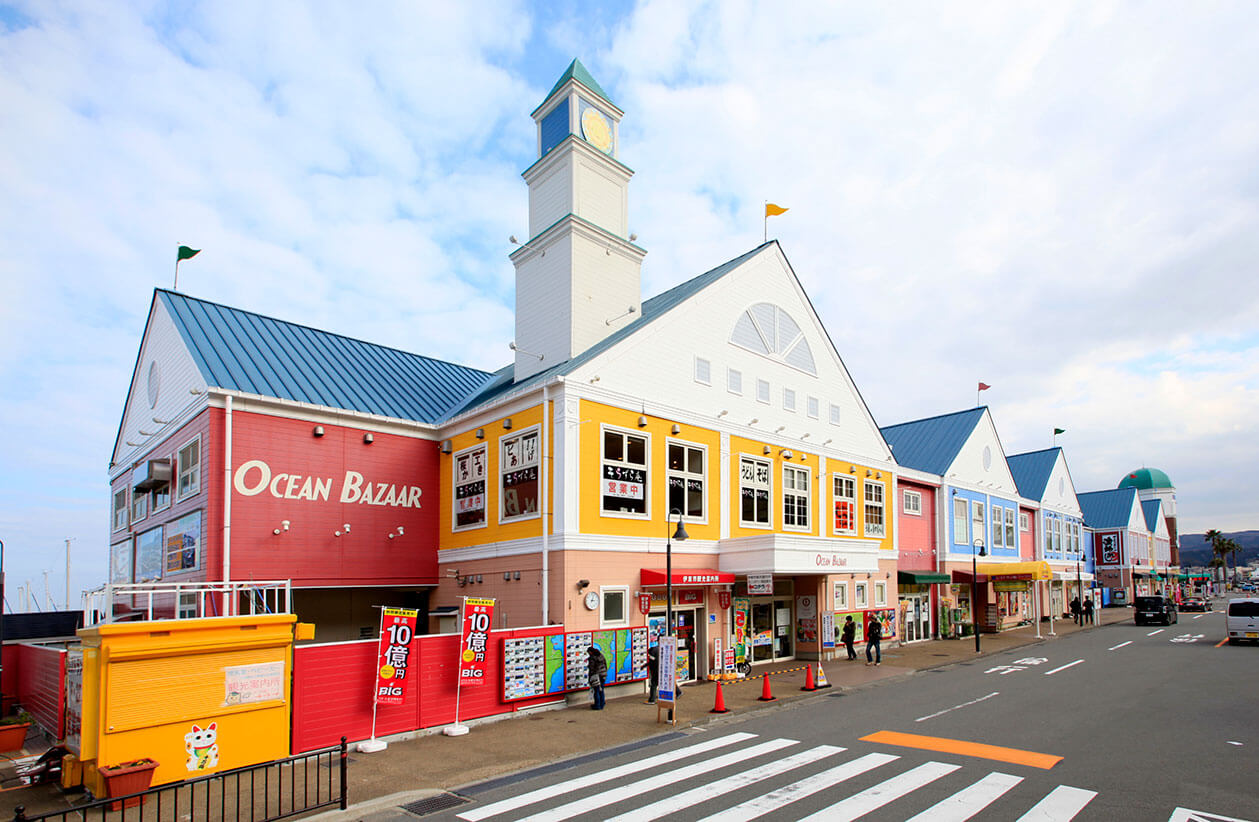 【2026年最新】伊豆ドライブの聖地！「道の駅 伊東マリンタウン」海鮮・温泉・遊覧船まで立ち寄りスポットの魅力を徹底取材