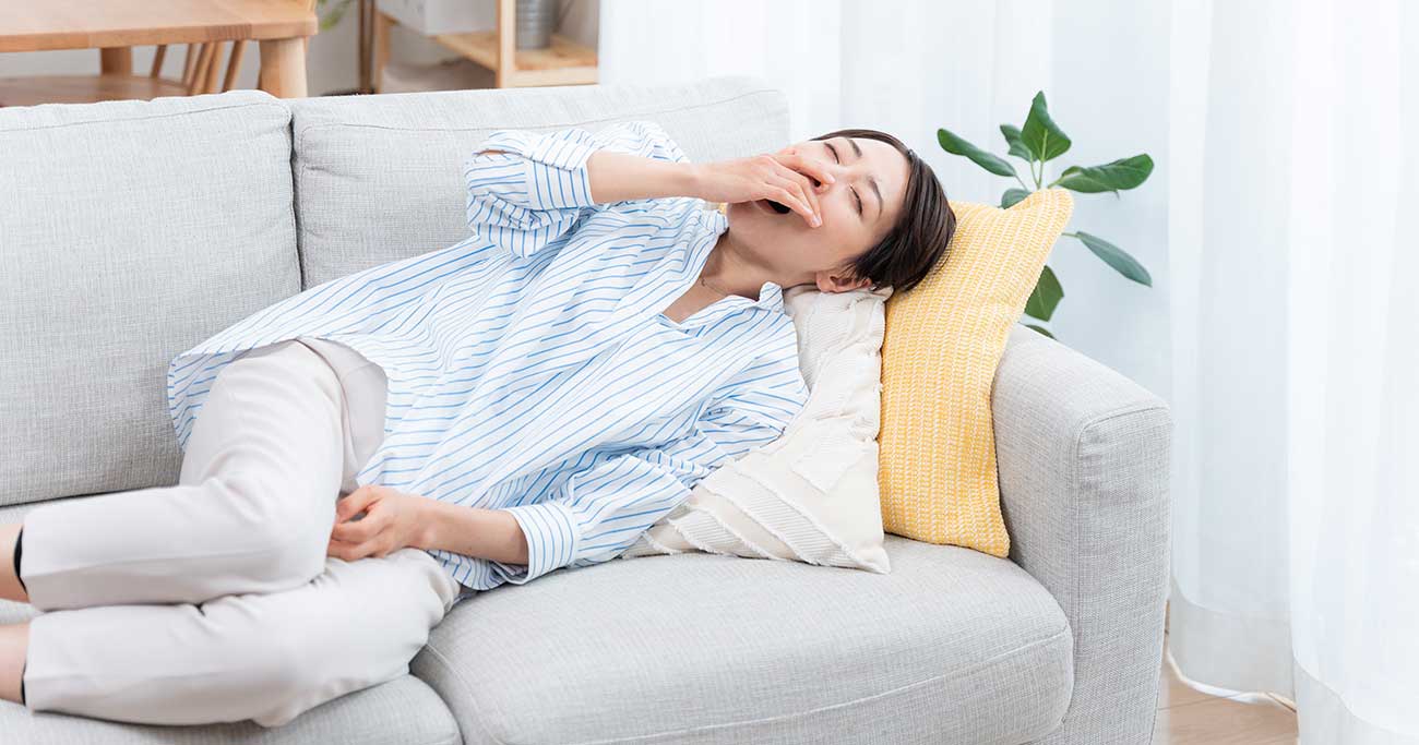 食後すぐ寝転ぶと太る？医学的に正しい体の向きと驚きの消化促進法