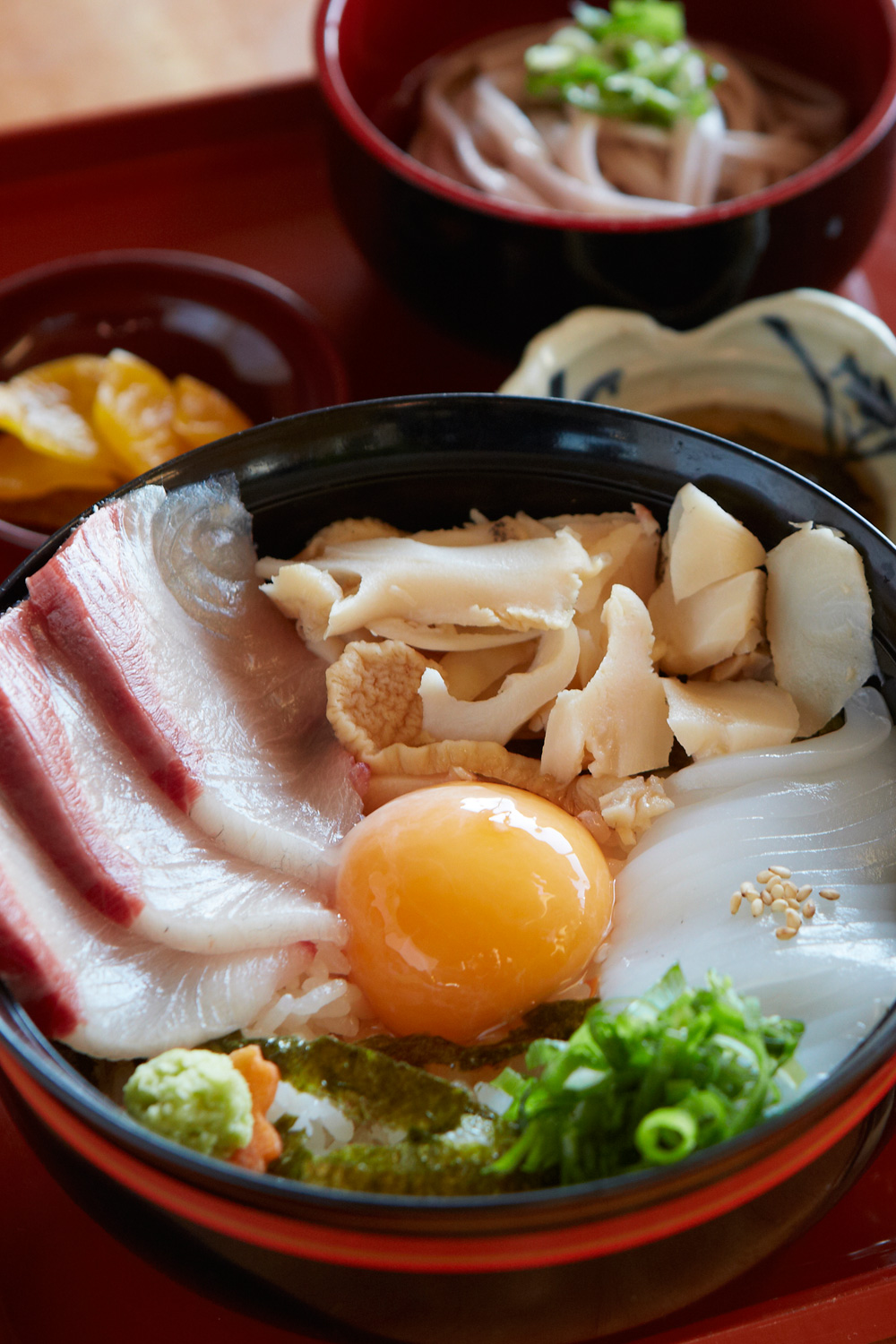 【2026年最新ルポ】激動の外食産業でなぜ「つるや 食堂」は行列が途切れないのか？ 昭和レトロと本物の味が紡ぐ奇跡の復活劇