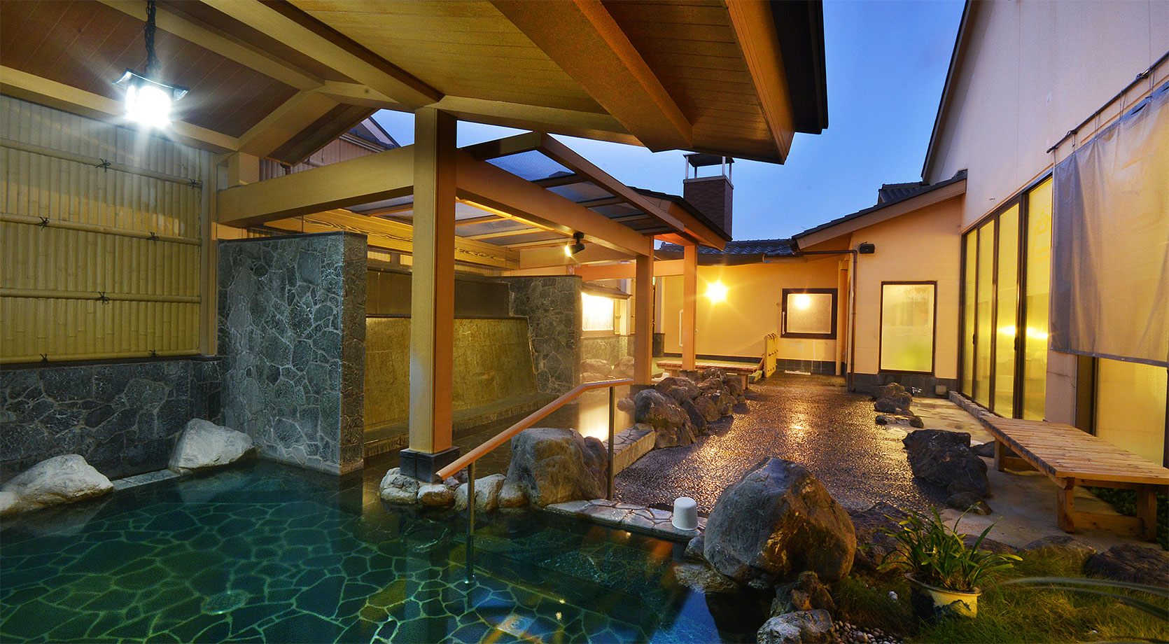【2026年現地取材】なぜ「ヴァンサンヌ ドゥ」の焼きたてアップルパイに人は並び続けるのか？ 栄の地下街に潜む名店の真実