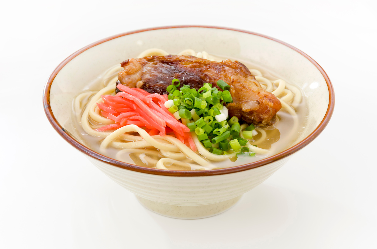 ソーキそばのソーキとは何の肉？部位の正体やラフテーとの違いを徹底解剖