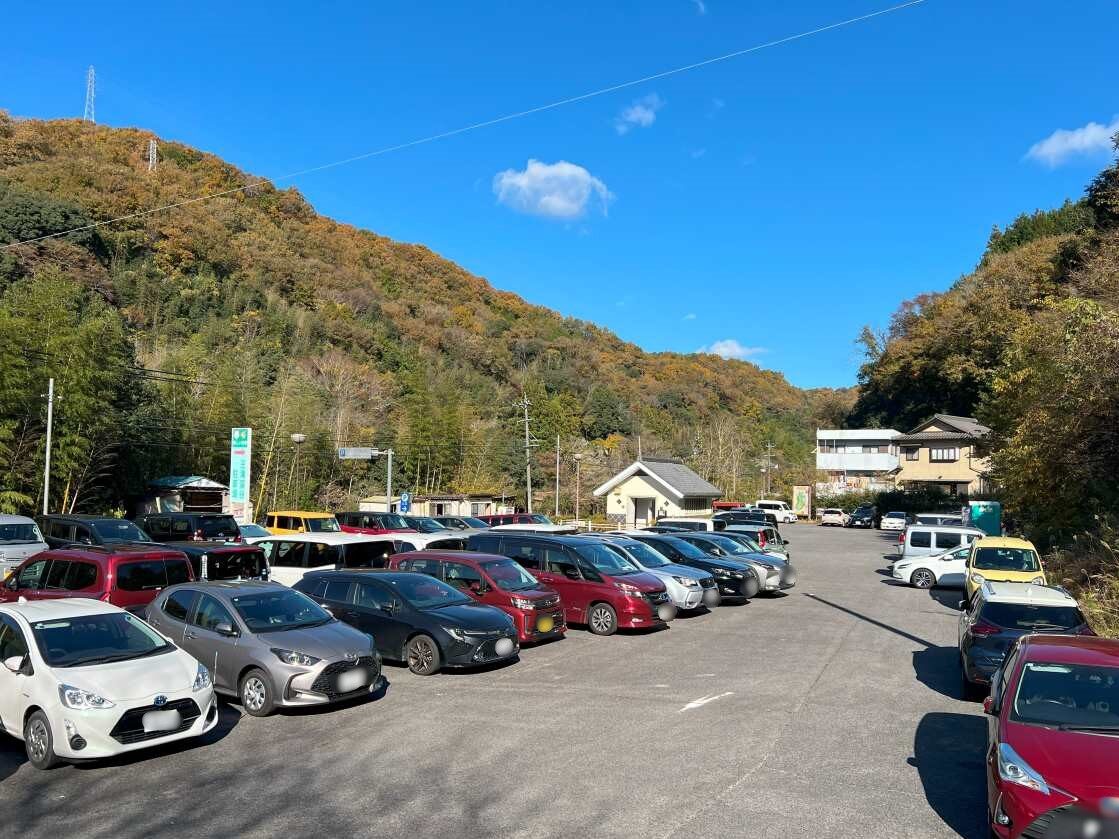 王滝渓谷の駐車場完全ガイド！歩行距離が激変する罠と紅葉混雑の回避策