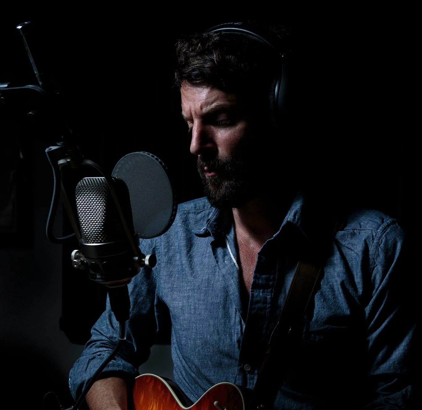 Ray Lamontagne Collapses on Stage at Nashville's Ryman Auditorium, Treated for Dehydration
