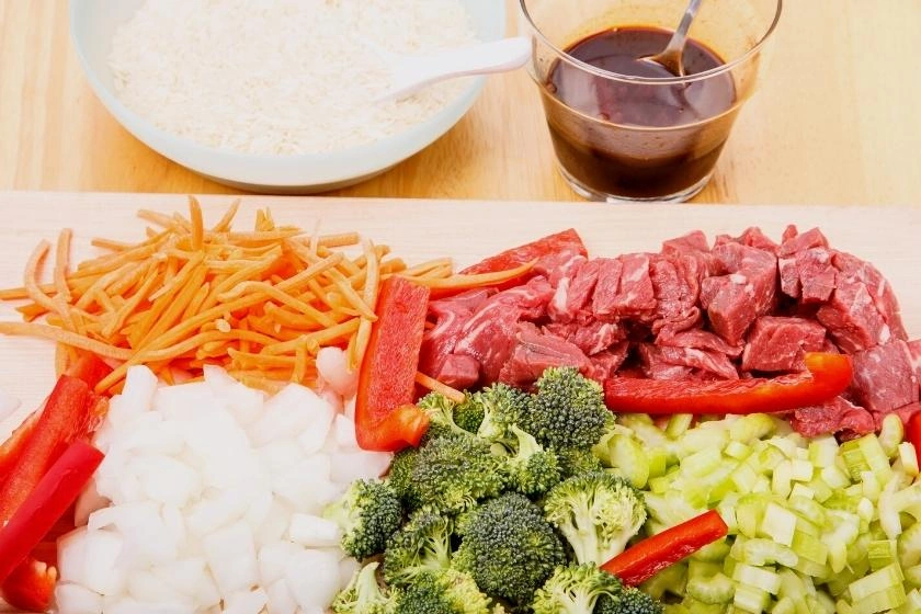 Do I Cook Meat or Veggies First