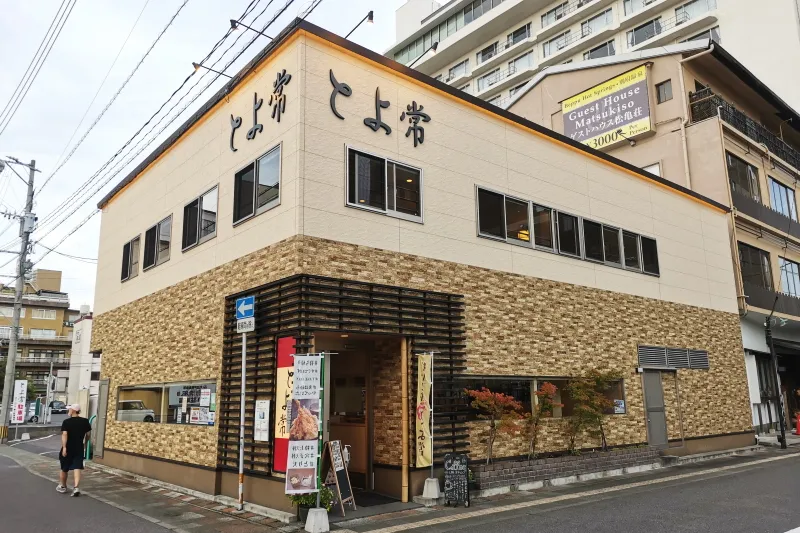 【2026年最新現地レポ】別府駅前で長蛇の列！「とよ常」特上天丼と関アジ関サバが国内外の食通を魅了し続ける理由